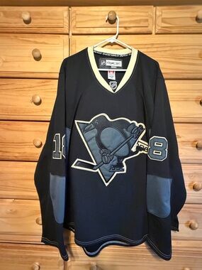 Reebok NHL Pittsburgh Penguins Black Hockey Jersey. Size 56